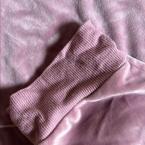Green and Pink Velvet Loungewear Set - Picture 10 of 15